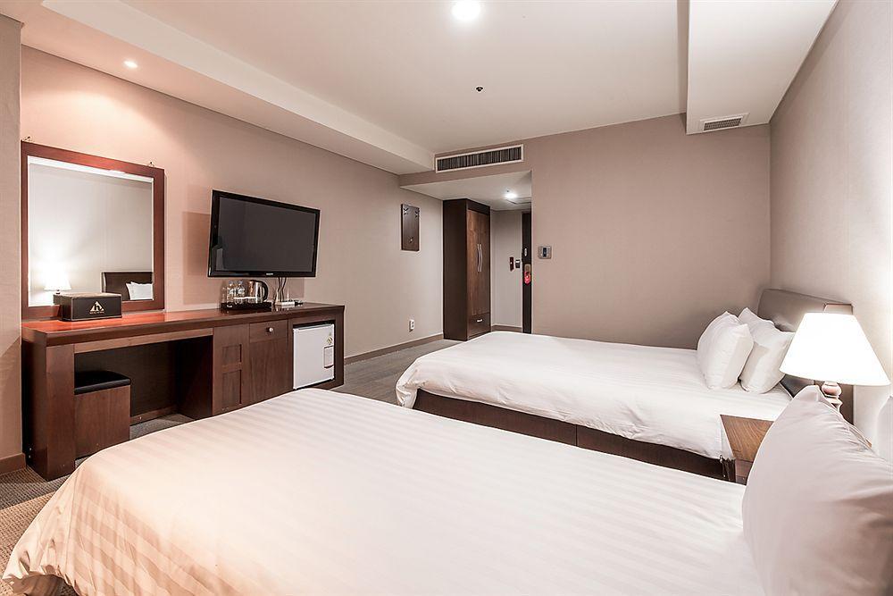 New Hilltop Hotel Сеул Екстериор снимка