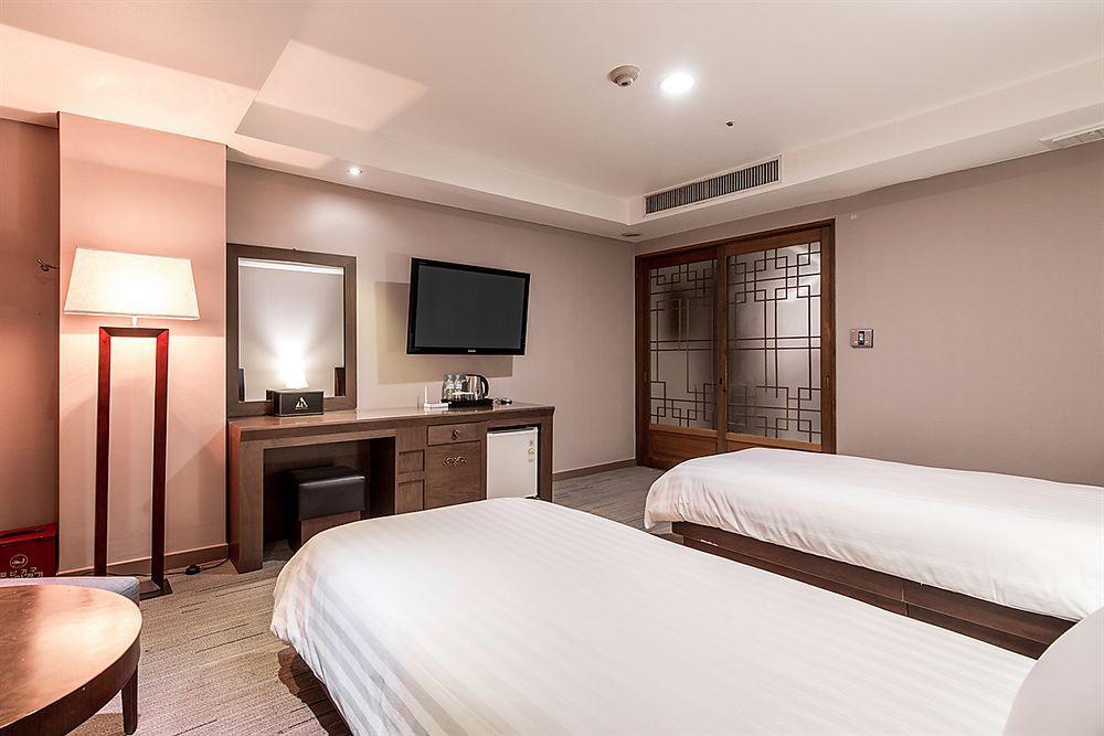 New Hilltop Hotel Сеул Екстериор снимка