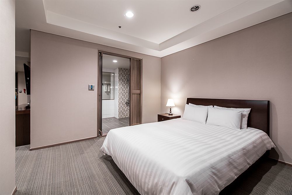 New Hilltop Hotel Сеул Екстериор снимка