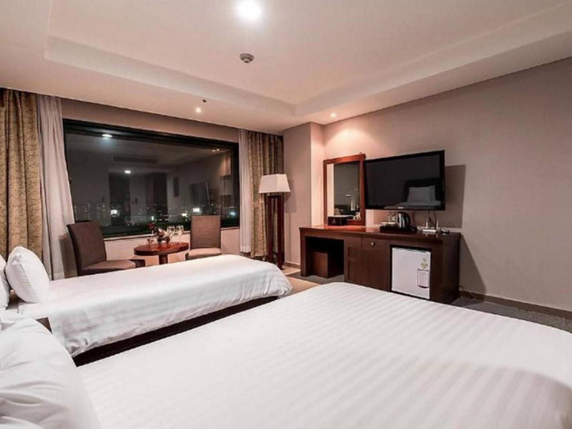 New Hilltop Hotel Сеул Екстериор снимка