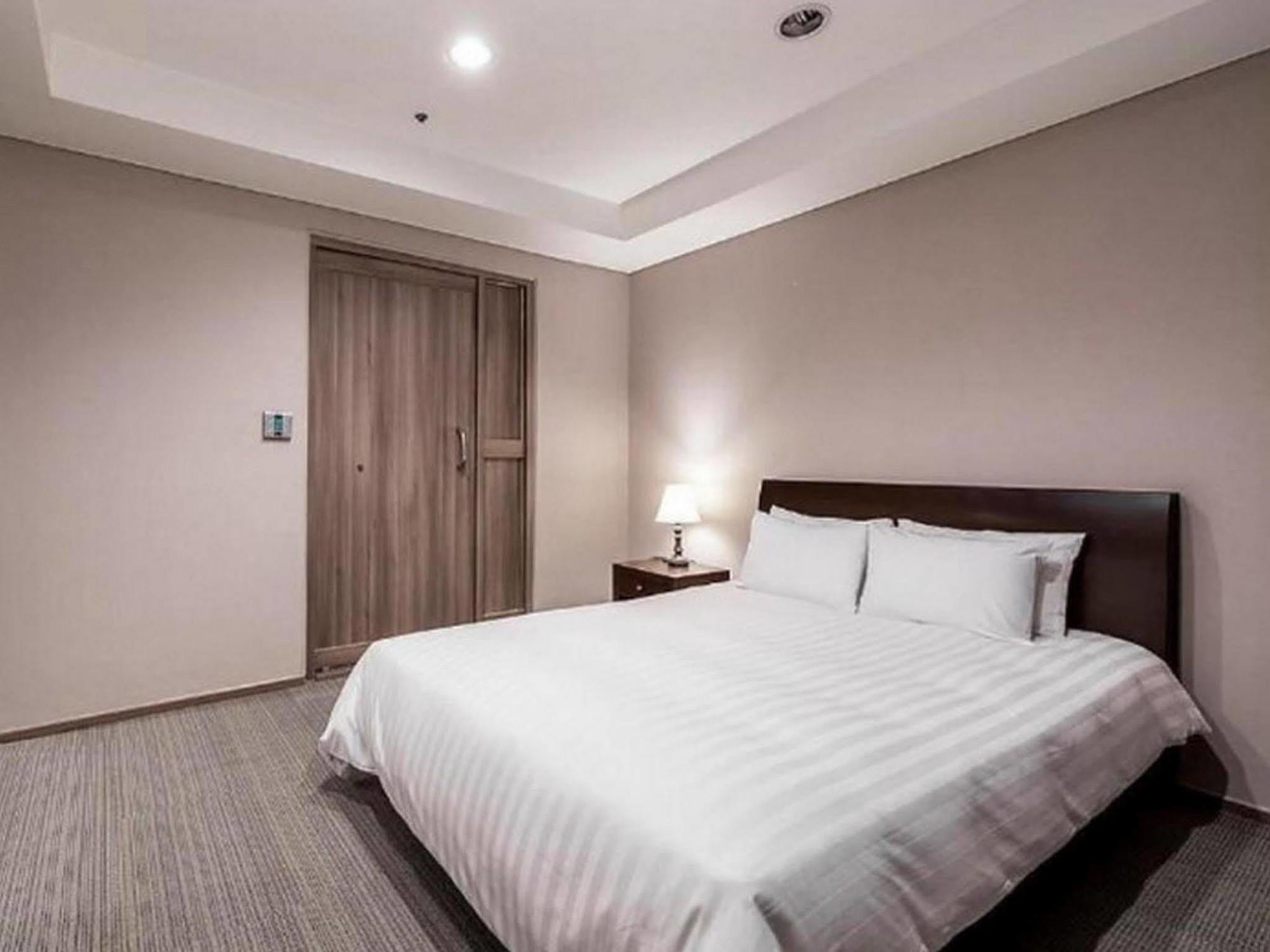 New Hilltop Hotel Сеул Екстериор снимка