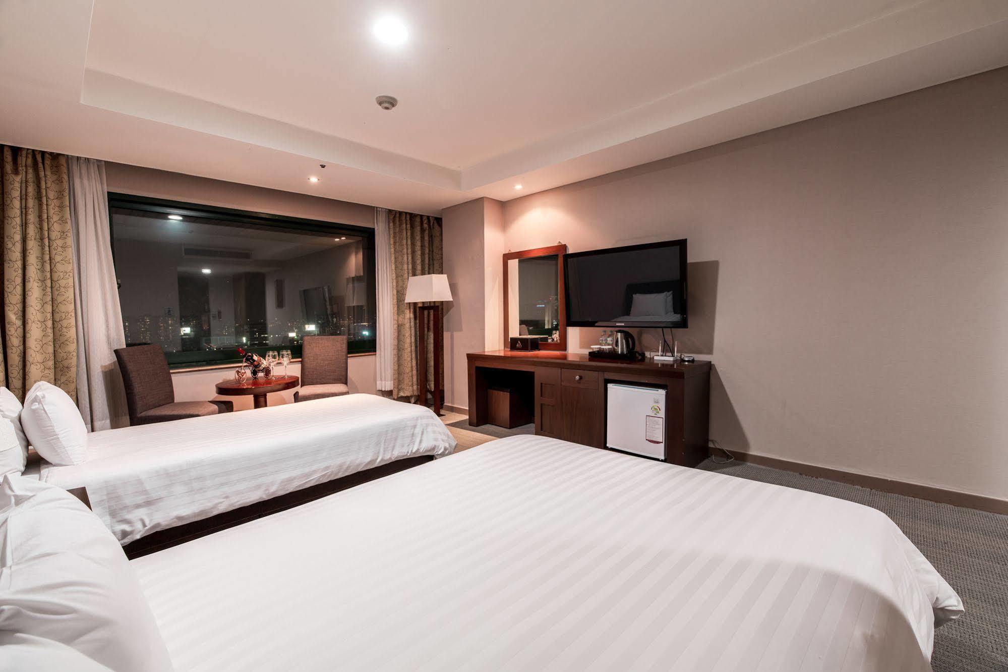 New Hilltop Hotel Сеул Екстериор снимка