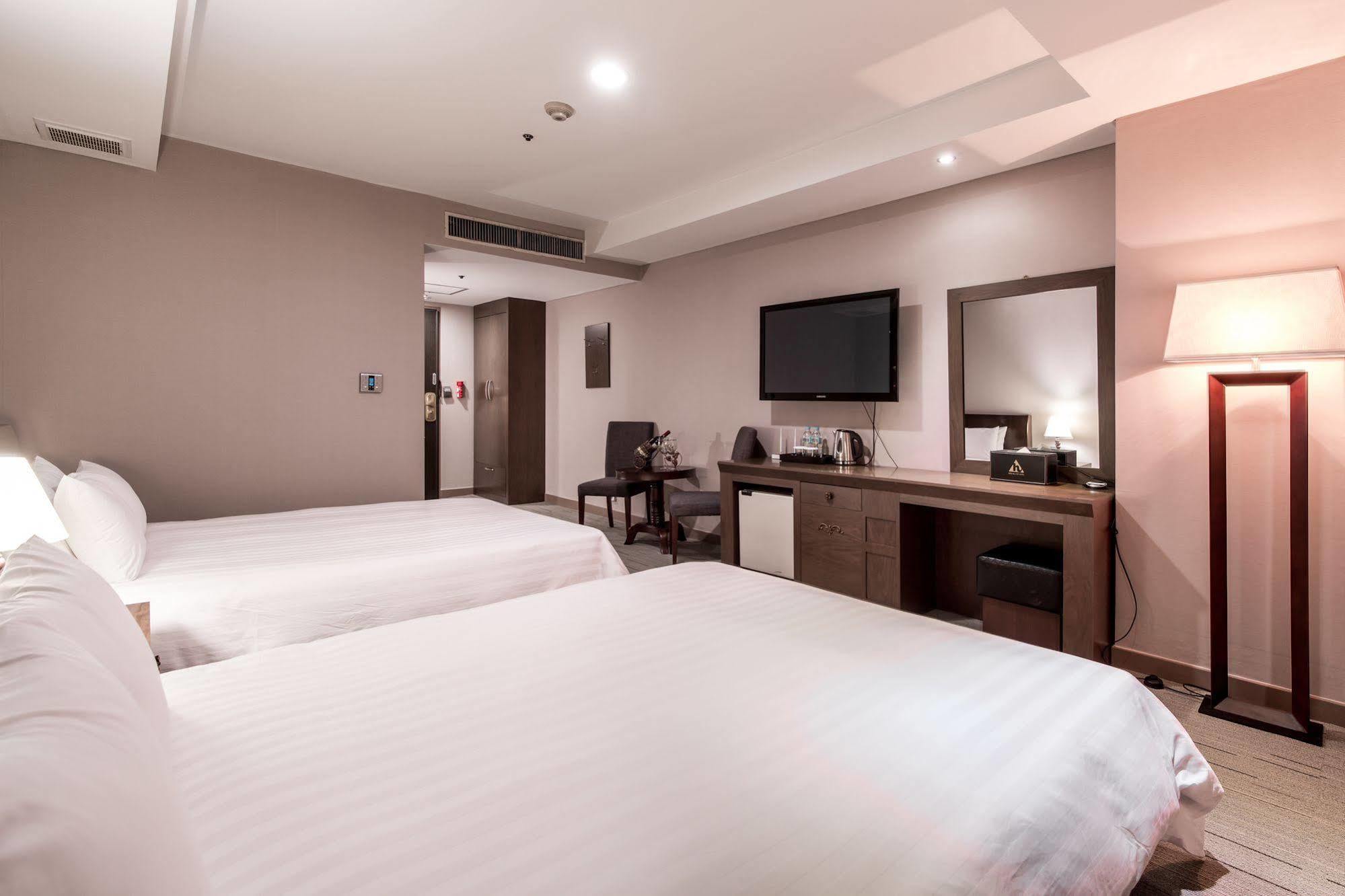 New Hilltop Hotel Сеул Екстериор снимка